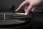 audioquest-anti-static-record-brush-antistaticky-karbonovy-kartacek-na-cisteni-l